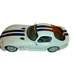 Maisto 1:24 Dodge Viper Gt2 White Diecast